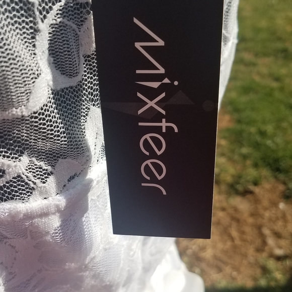 Lacey white dress LARGE - Picture 5 of 7